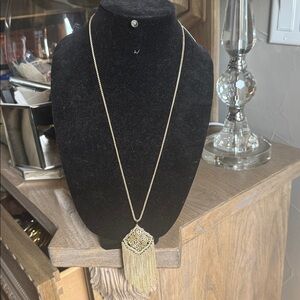 Kendra Scott necklace